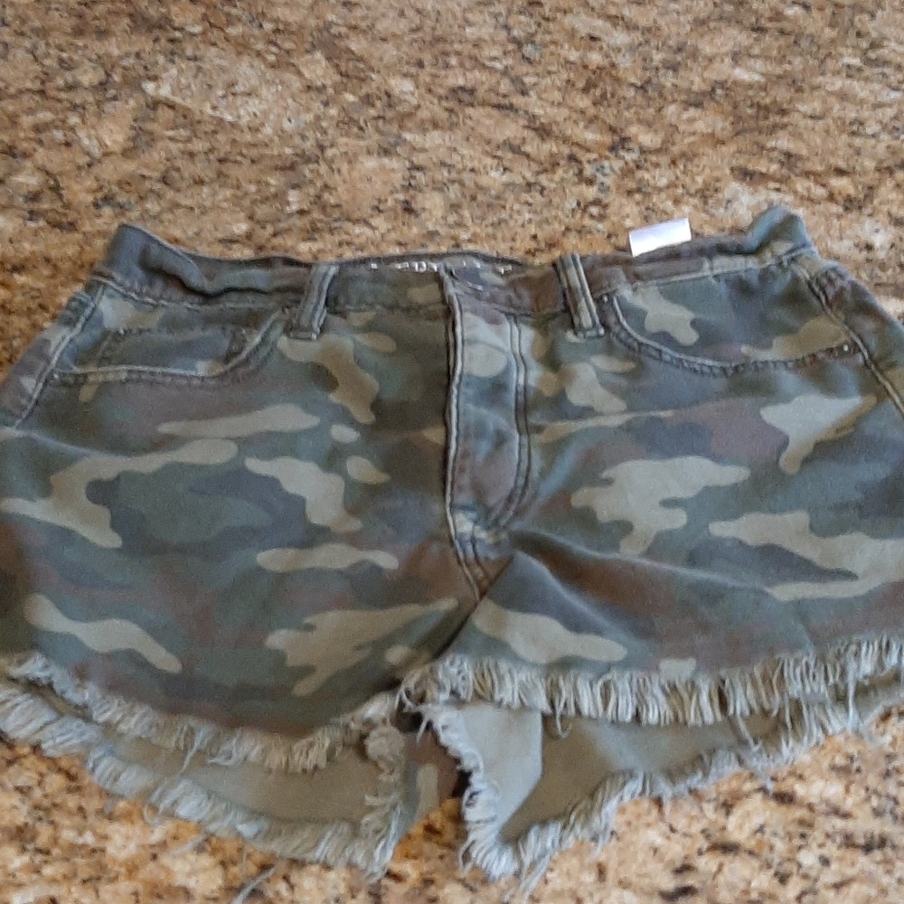 American Eagle Outfitters camo shorts